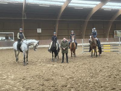 Springlehrgang ab A* bei Paul van Wylick 21/22/29.1.23 auf der Reitanlage Kühnen